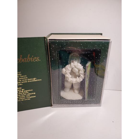 Snow Babies - Baby with Wreath - Picture 3 of 7